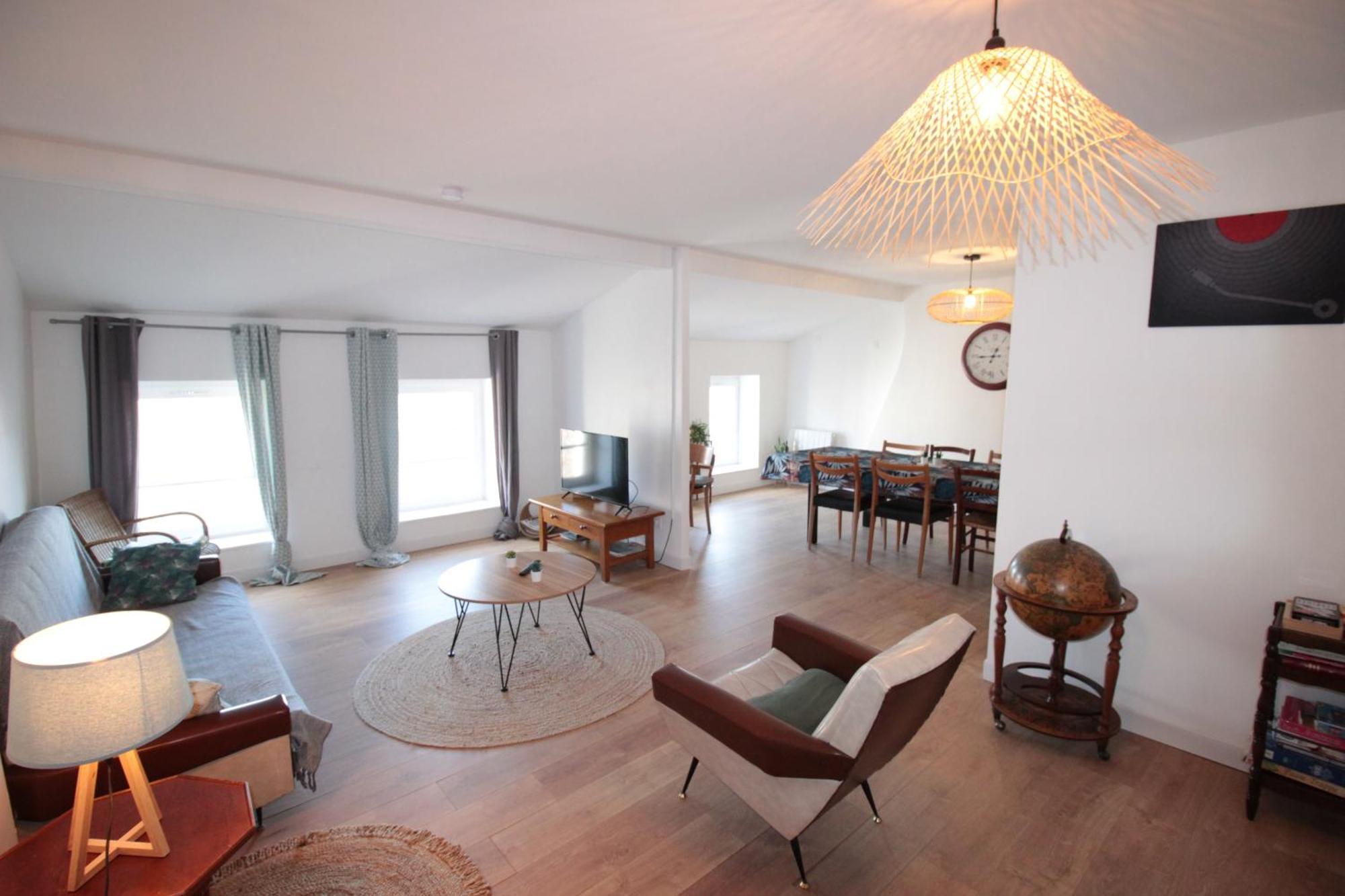 Logement Neuf "Meuse" - Hyper Centre - Parking Proche - Proche Gare - 4 Chambres - Terrasse Couverte - Wifi ! Gere Par Prestazen'Services Verdun-sur-Meuse Bagian luar foto