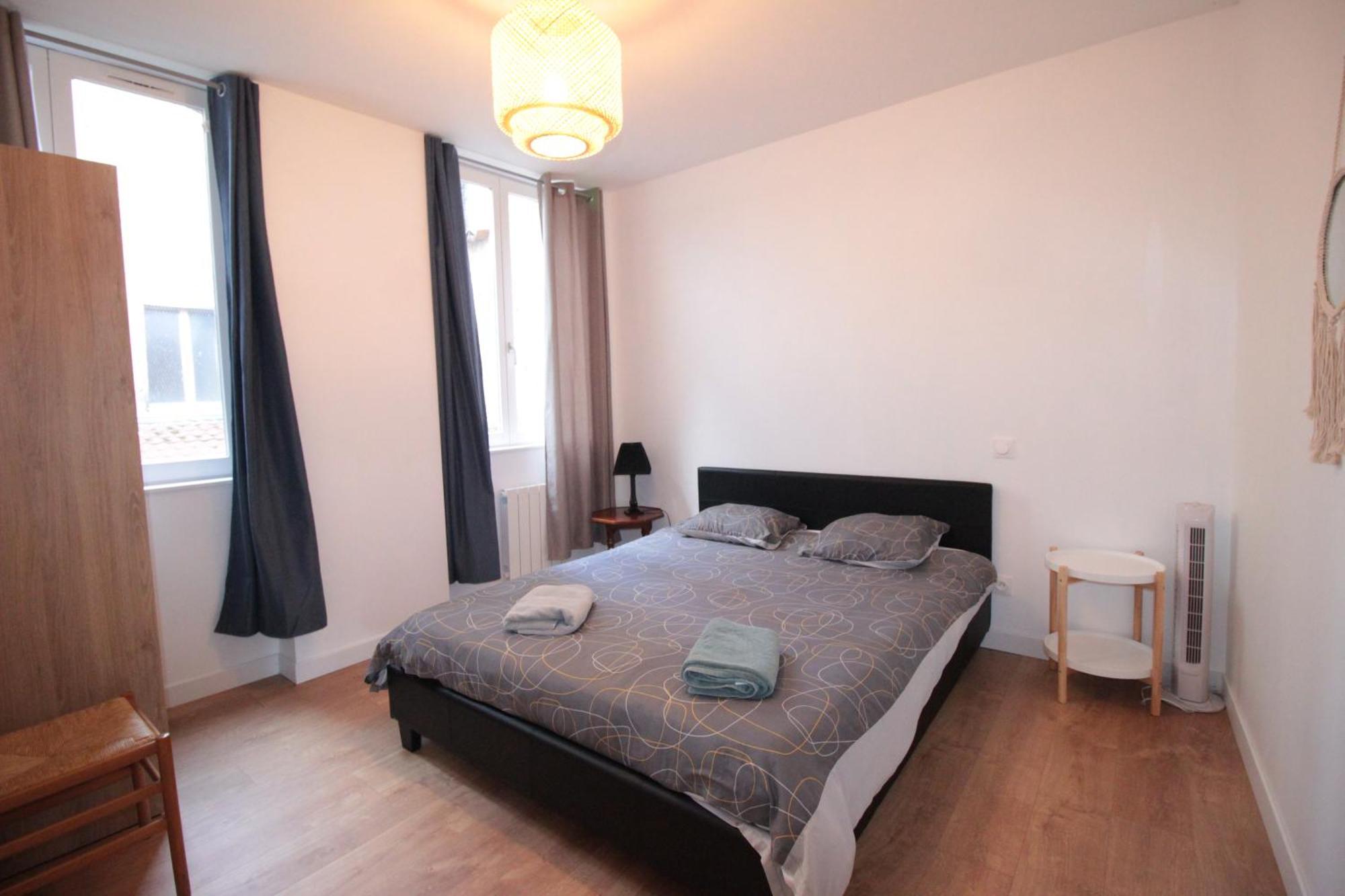 Logement Neuf "Meuse" - Hyper Centre - Parking Proche - Proche Gare - 4 Chambres - Terrasse Couverte - Wifi ! Gere Par Prestazen'Services Verdun-sur-Meuse Bagian luar foto